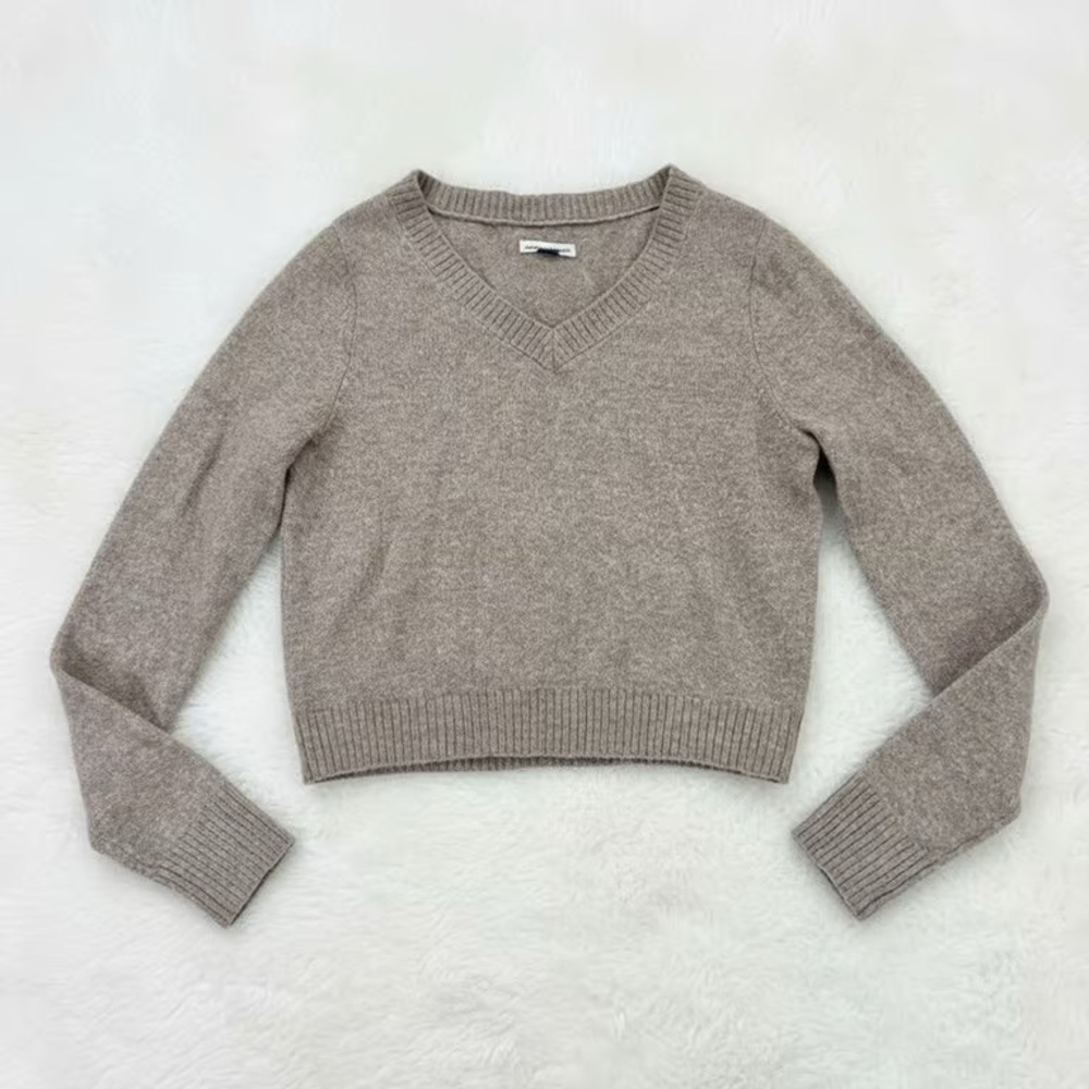Women's V-Neck Cropped Sweater - Taupe
